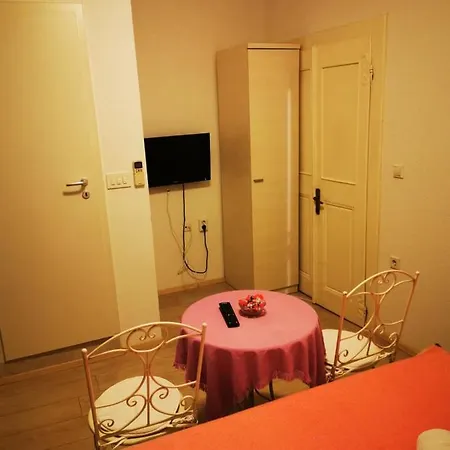 Grannykatesrooms2