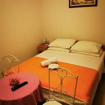 بيت ضيافة Grannykatesrooms2 *